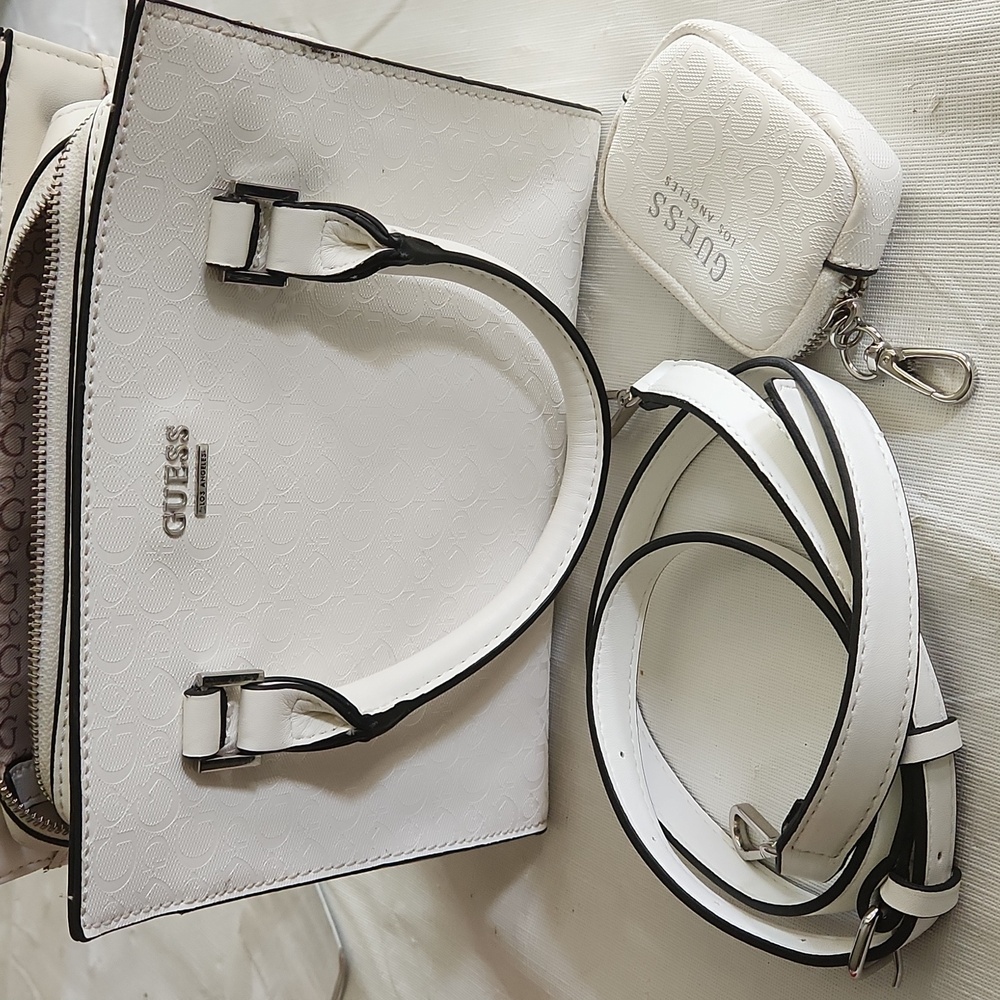 Guess White Handbag / Shoulder Bag with Logo  Textured Finish